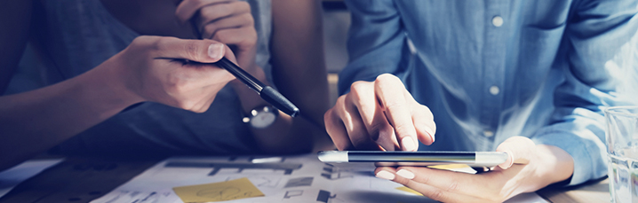 Team working at an ipad