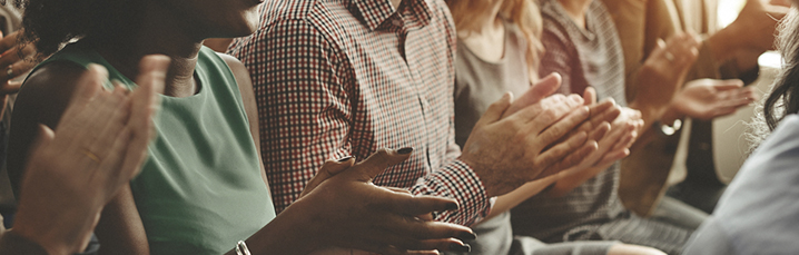 Group of peeople clapping